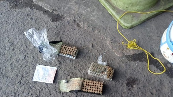 Peluru yang dibawa oleh wanita di Palembang