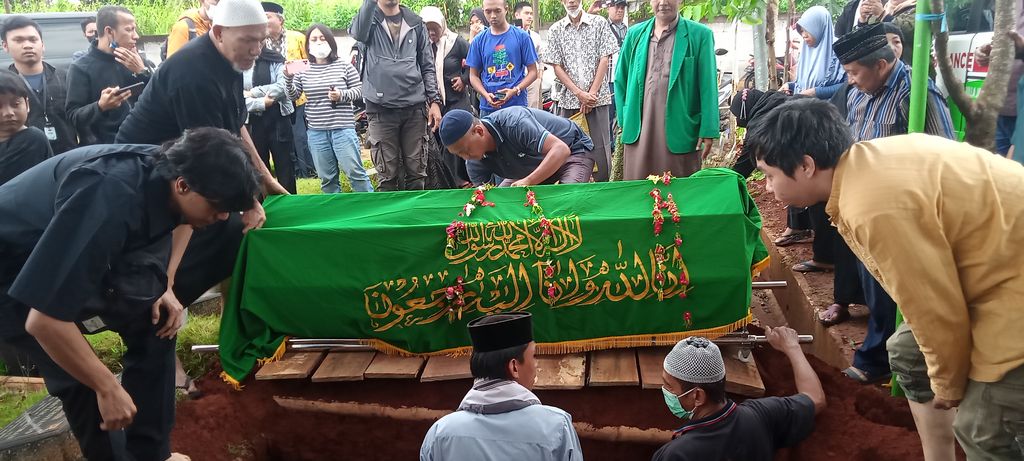 Pemakaman Jenazah Pak Ogah