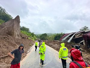 Jalan Poros Maros-Bone di Camba Masih Rawan Longsor Susulan