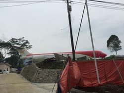 Wah, Ada Pesawat Livery Kepresidenan Parkir di Pinggir Jalanan Tasikmalaya