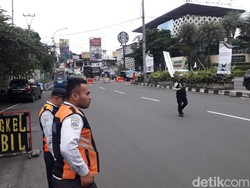 Urai Macet Arah Jakarta, Polisi Terapkan One Way di Puncak Bogor
