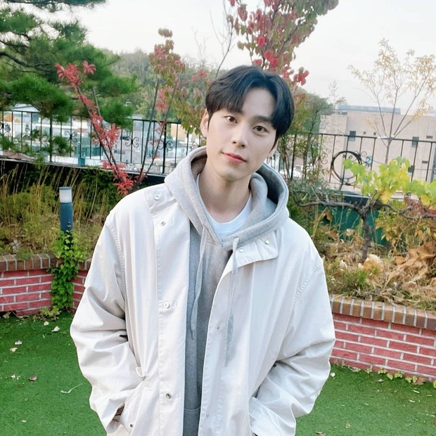 Potret Lee Dong Won KNK
