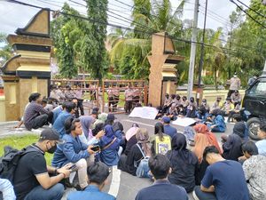 Dosen-Mahasiswa Unram Desak Kasus Pelecehan 10 Mahasiswi Naik Penyidikan Dosen-Mahasiswa Unram Desak Kasus Pelecehan 10 Mahasiswi Naik Penyidikan