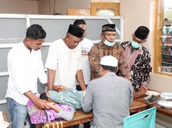Relawan Ganjar NTT Gelar Sunat Massal Gratis, Diikuti Puluhan Anak