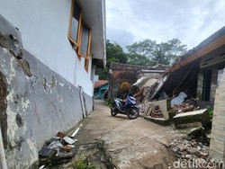 Retakan Kecil Berujung Petaka yang Hantui Warga Pasir Suren Sukabumi