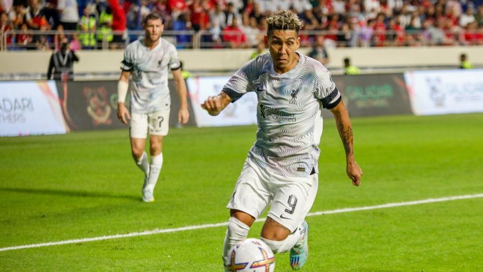 DUBAI, UAE - DECEMBER 16: Roberto Firmino (9) of Liverpool in action during the Dubai Super Cup 2022 Final Match between Liverpool and AC Milan at Al Maktoum Stadium in Dubai, United Arab Emirates on December 16, 2022. (Photo by Waleed Zein/Anadolu Agency via Getty Images)