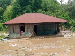 Sungai Siumate Meluap, 10 Rumah di Kupang Hanyut