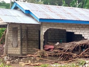 Bertambah! 27 Rumah di Kupang Hanyut Akibat Luapan Sungai Siumate Bertambah! 27 Rumah di Kupang Hanyut Akibat Luapan Sungai Siumate