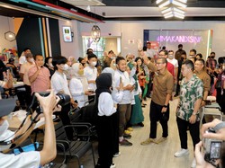RI Punya Cloud Kitchen Hybrid Pertama, Sandiaga Harap Omzet UMKM Naik