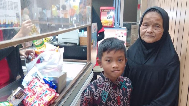Mak Amih Penjual Comro Sempat Sakit, Kamu Masih Bisa Bantu