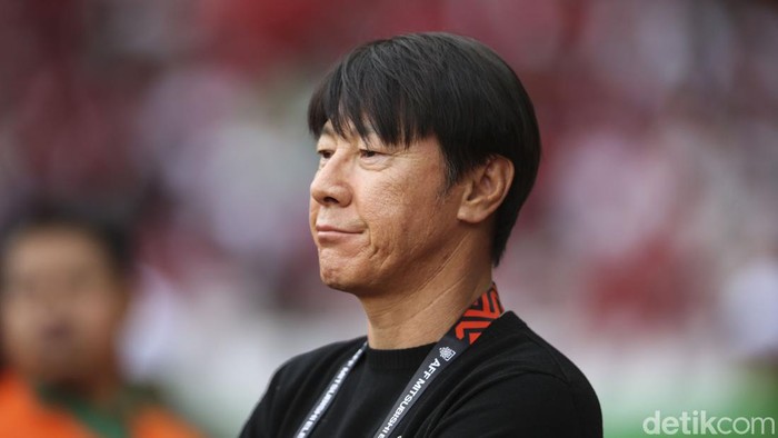 Pelatih Timnas Indonesia, Shin Tae-yong saat pertandingan piala AFF 2022 Indonesia vs Thailand i GBK, Jakarta, Kamis (29/12/2022).