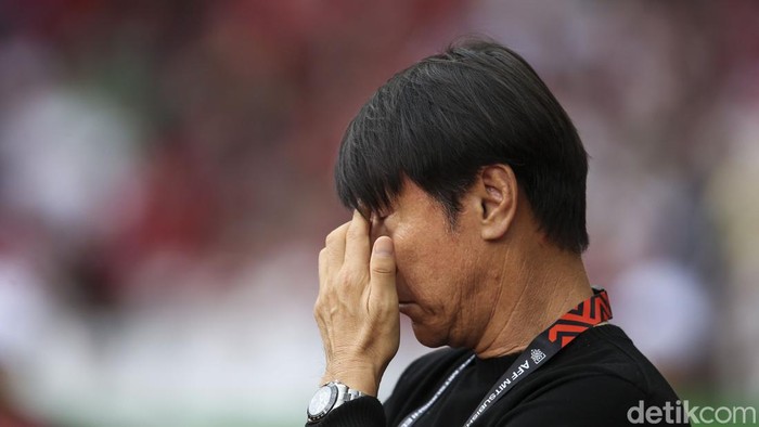Pelatih Timnas Indonesia, Shin Tae-yong saat pertandingan piala AFF 2022 Indonesia vs Thailand i GBK, Jakarta, Kamis (29/12/2022).