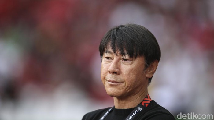 Pelatih Timnas Indonesia, Shin Tae-yong saat pertandingan piala AFF 2022 Indonesia vs Thailand i GBK, Jakarta, Kamis (29/12/2022).