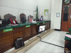 Pria di Surabaya Aniaya Wanita Berujung 9 Bulan Penjara