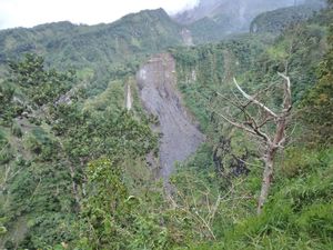 Tebing di Hulu Kali Woro Klaten Longsor Bahayakan Penambang Tebing di Hulu Kali Woro Klaten Longsor Bahayakan Penambang