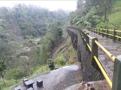 Kawasan Plunyon Lokasi Syuting KKN di Desa Penari Longsor Sejumlah Titik