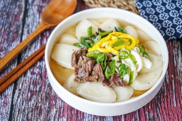 Tteoguk Sup tradisional khas Korea Selatan yang dimakan saat malam pergantian tahun