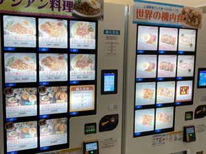 Unik! Mesin Ini Jual Makanan Pesawat dari Berbagai Negara