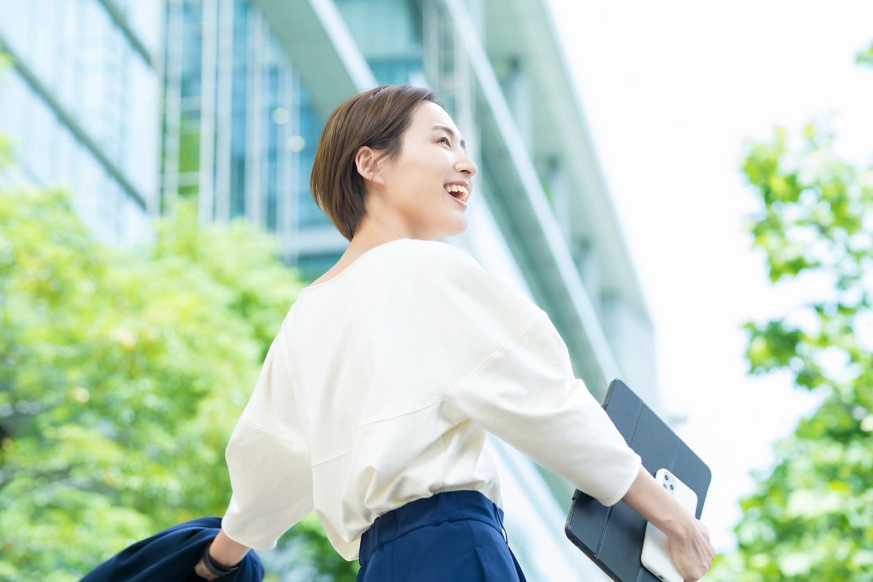 Young woman looking up at the sky (business woman)