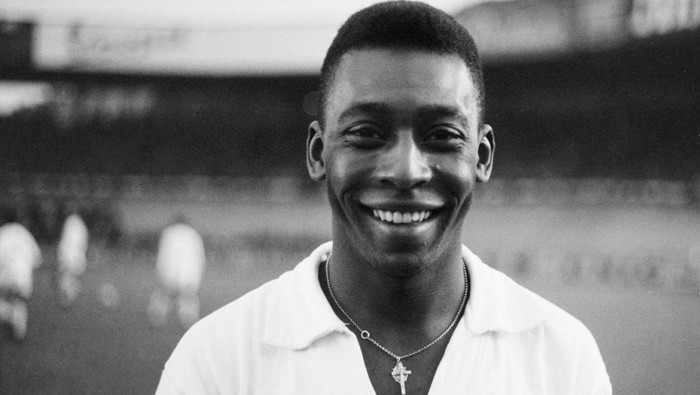Brazilian striker Pelé, wearing his Santos jersey, smiles before playing a friendly soccer match with his club against the French club of 