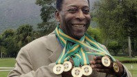 Pele masuk dalam daftar pencetak gol terbanyak sepanjang masa di Timnas Brasil. Diketahui jika ia telah mencetak 77 gol dari 92 pertandingan resmi FIFA yang dilakoni bersama Tim Samba. (Caio Leal/AFP via Getty Images)  