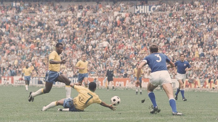 MEXICO - JUNE 21:  Soccer: World Cup, BRA Pele in action vs ITA, Mexico City, MEX 6/21/1970  (Photo by Jerry Cooke/Sports Illustrated via Getty Images)  (SetNumber: X15013 TK7 R8 F36)