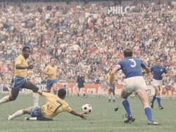 Legenda Italia Puji Pele, Jadi Kiper pun Jago