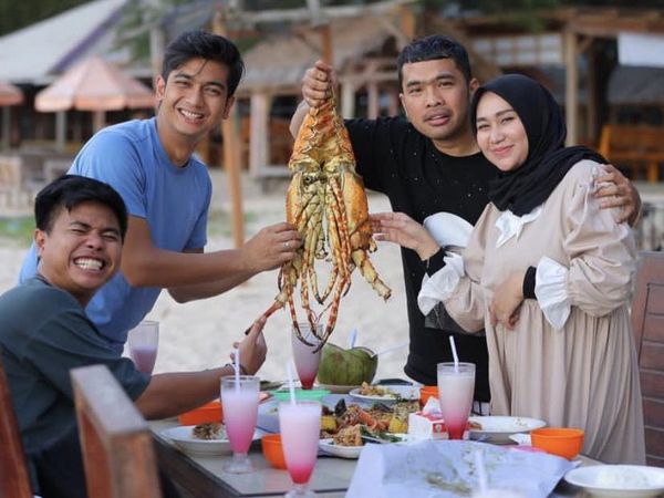 Akrab dengan Artis, Ini Momen Putra Siregar saat Makan Bareng Ruben Onsu dan Lesti Billar