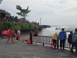 Cuaca Ekstrem, Sistem Buka-Tutup Diterapkan di 3 Spot Utama Tanah Lot