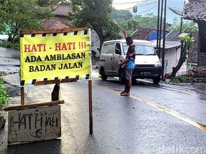 Waspada! Aspal di Jalan Utama Menuju Palabuhanratu Amblas di 2 Titik