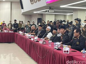 Amien Rais Tiba di KPU Usai Partai Ummat Lolos Peserta Pemilu 2024 Amien Rais Tiba di KPU Usai Partai Ummat Lolos Peserta Pemilu 2024