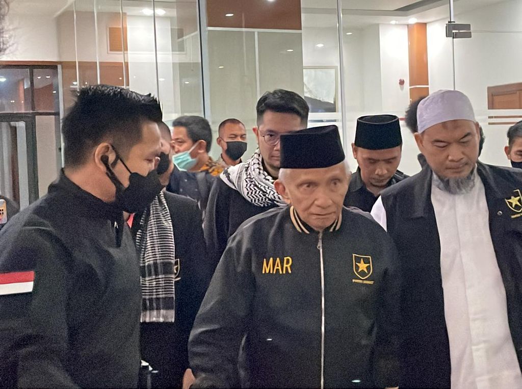 Amien Rais: Saya Kalau Disuruh Bahasa Milenial, Mereka Malah Bubar Amien Rais: Saya Kalau Disuruh Bahasa Milenial, Mereka Malah Bubar