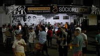 Sepanjang karirnya Pele dikenal sebagai raja sepak bola Brasil yang berhasil memenangkan rekor tiga Piala Dunia dan menjadi salah satu tokoh olahraga paling berpengaruh abad lalu. Ia meninggal di Sao Paulo, Brasil setelah berjuang melawan penyakitnya. Foto: AP/Matias Delacroix