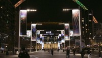Tak hanya di Brasil, di London pun ikut menghormati sang Legenda yang berpulang. Lengkungan Stadion Wembley di London juga menyala dengan warna Brasil setelah mendengar kabar mantan pesepakbola Brasil Pele meninggal dunia di Sao Paulo, Brasil. Foto: AP/Kieran Cleeves