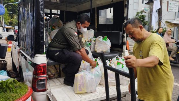 CTARSA Foundation Beri Bantuan Sembako ke Korban Kebakaran Mampang Prapatan