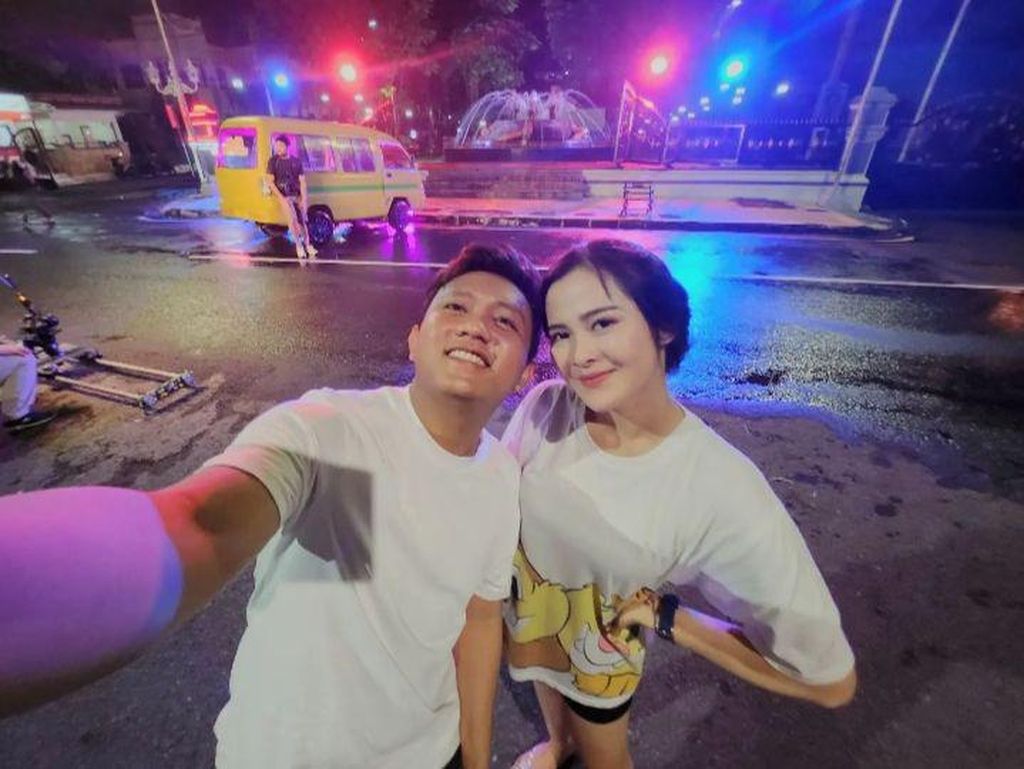 Mesra dengan Cewek Baru, Denny Caknan Move On dari Happy Asmara? Mesra dengan Cewek Baru, Denny Caknan Move On dari Happy Asmara?