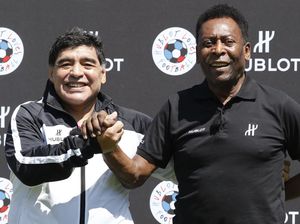 Pele dan Maradona Kini Main Sepakbola Bersama di Surga Pele dan Maradona Kini Main Sepakbola Bersama di Surga