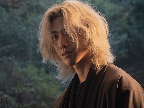 Sung Joon sebagai Goong Tan dalam drama Korea Island (2022).