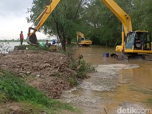 Perbaikan Tanggul Jebol Pantai Marina Semarang Diperkirakan Selesai Sore Ini