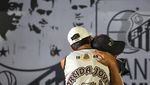 Duka Mendalam Para Suporter Atas Wafatnya Sang Legenda Pele