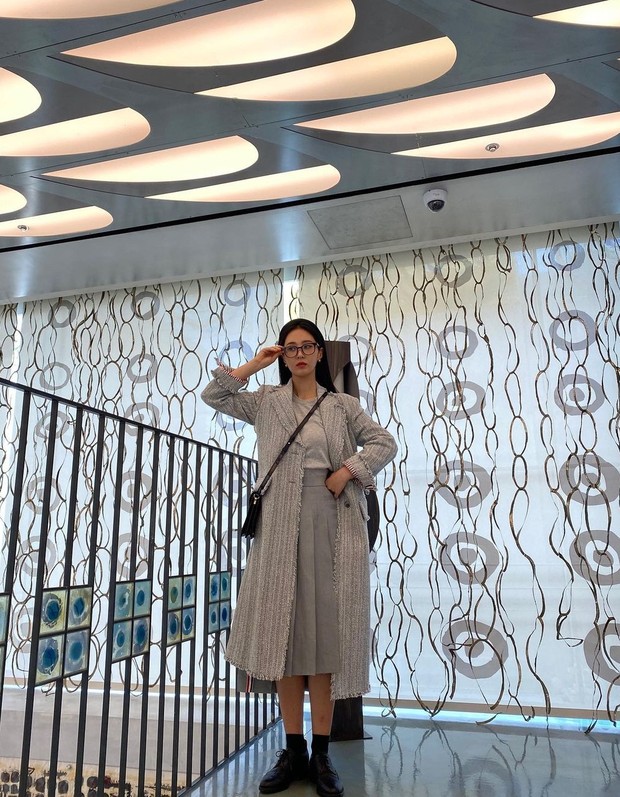 Gaya office look ala Yuri SNSD. Foto: Instagram.com/yulyulk Gaya office look ala Yuri SNSD. Foto: Instagram.com/yulyulk