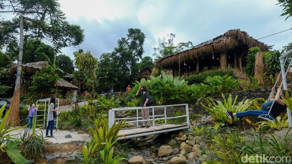 Nuansa Makan Bergaya Rimba di KM 0 Sentul