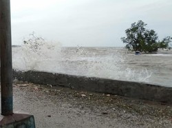 41 Keluarga di Oesapa Terancam Mengungsi Akibat Gelombang Tinggi