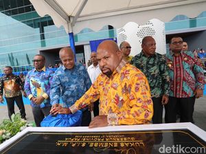 Lukas Resmikan Kantor Gubernur Papua, Ngaku Ditanya Menkeu soal Anggaran Lukas Resmikan Kantor Gubernur Papua, Ngaku Ditanya Menkeu soal Anggaran