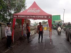 Pagar Jembatan Marunda Ambrol, Truk-truk Besar Melintas Separuh Lajur