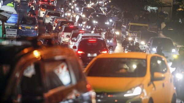 Foto: Jalur Puncak Mulai Padat Gaes