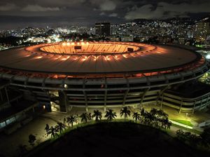 Lepas Kepergian Pele, Stadion Maracana Bermandikan Cahaya Keemasan Lepas Kepergian Pele, Stadion Maracana Bermandikan Cahaya Keemasan