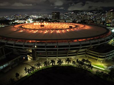 Lepas Kepergian Pele, Stadion Maracana Bermandikan Cahaya Keemasan