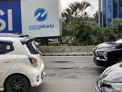 Awas Ada Lubang di Jl Sudirman Arah Bundaran HI!