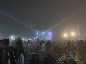 Massa Puncak Berdzikir Padati Masjid Attaawun Bogor, Lalin Tersendat Massa Puncak Berdzikir Padati Masjid Attaawun Bogor, Lalin Tersendat